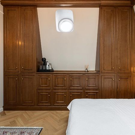 Templum Clava Hotel Boekarest Buitenkant foto